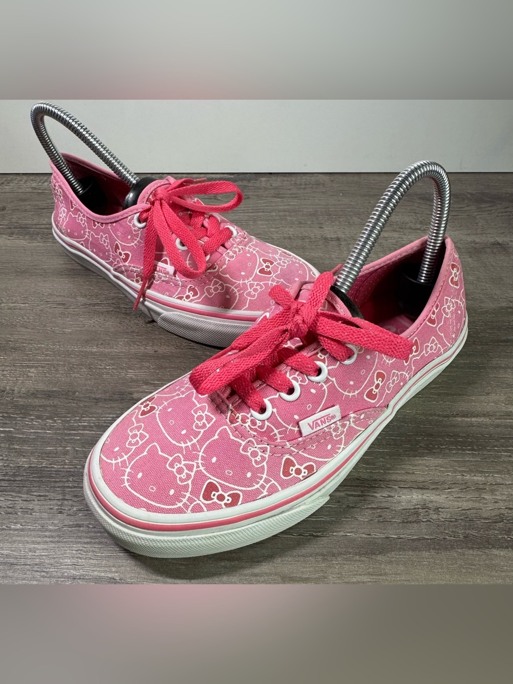 Vans Pink Hello Kitty Low-Top Sneakers size 6 RARE